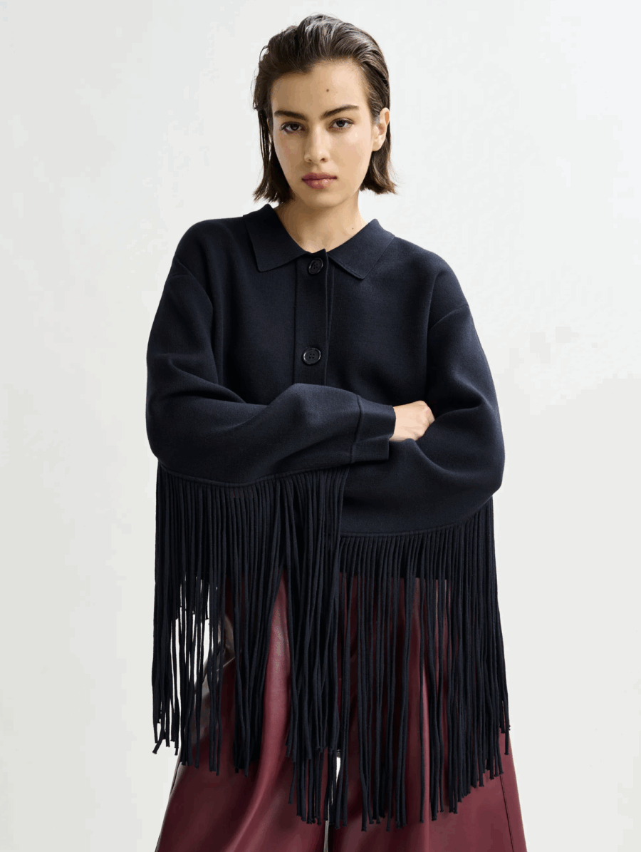 Veste Courte en Maille Bleu Marine à Franges – Image 4