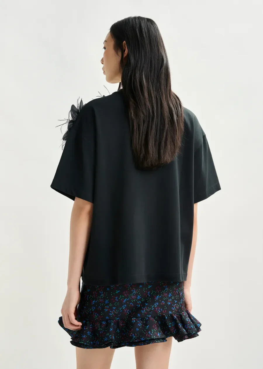 T-shirt noir avec fleur – Image 3