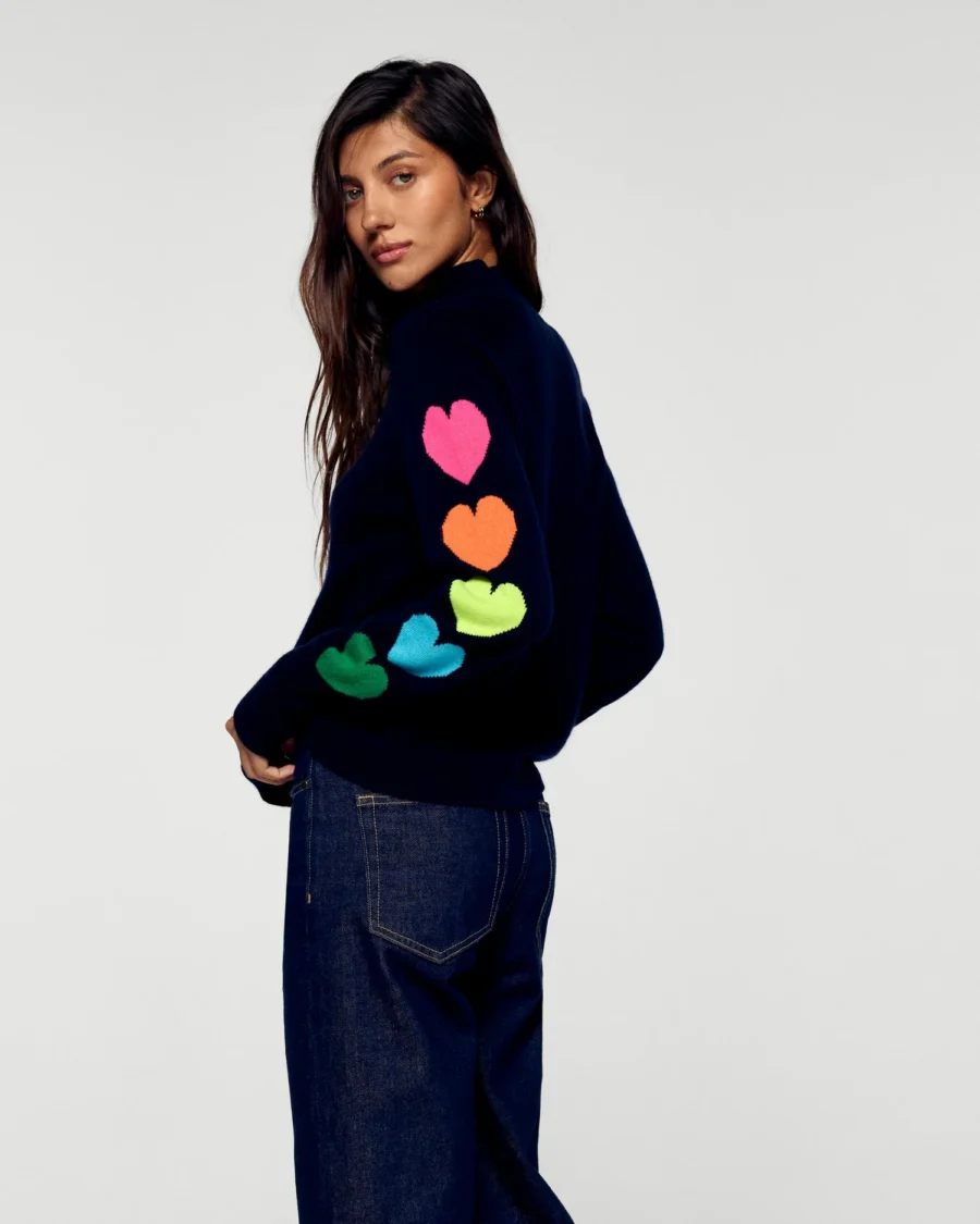 Pull col montant manches coeurs léger navy – Image 3