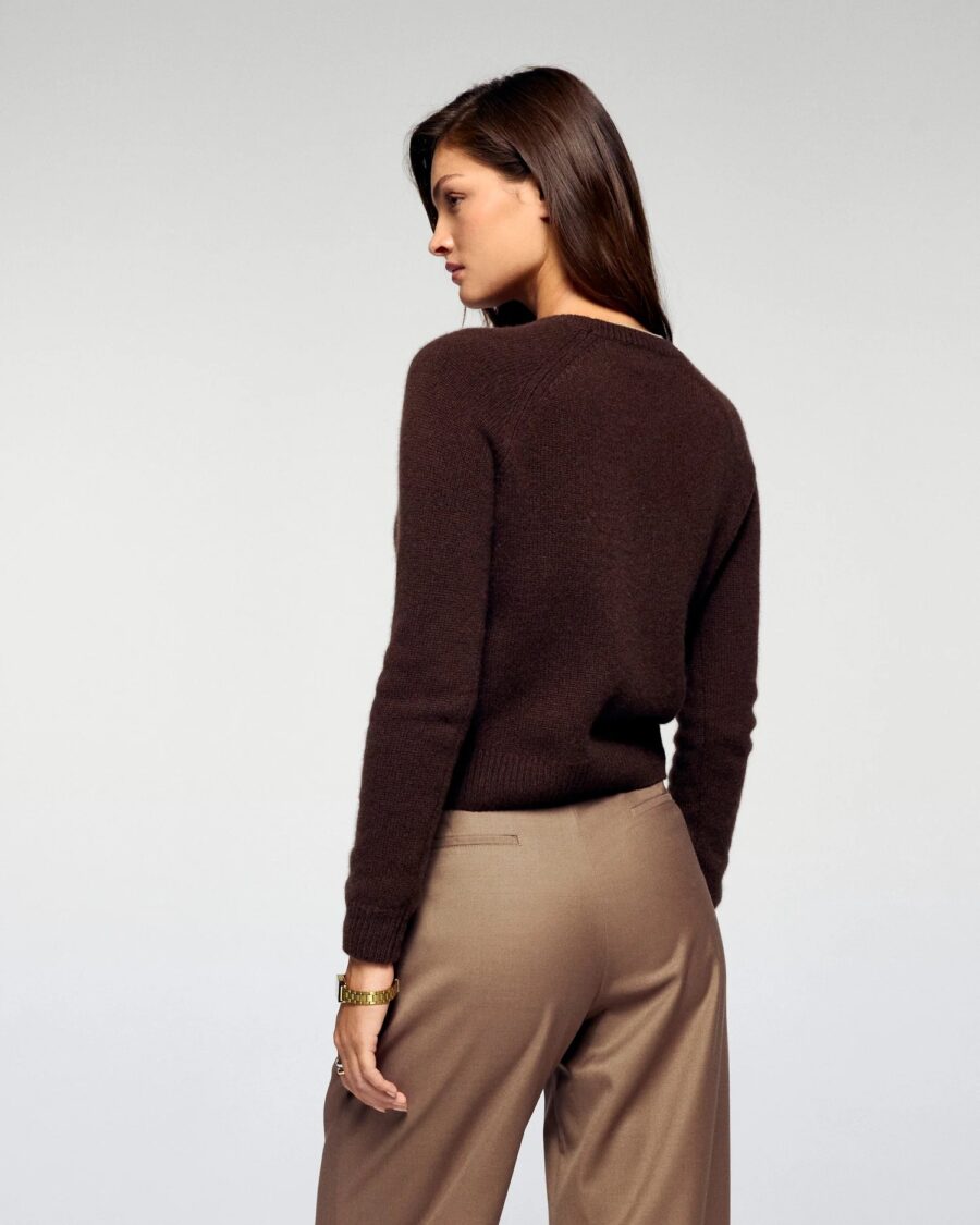 Pull col rond raglan chocolat – Image 2